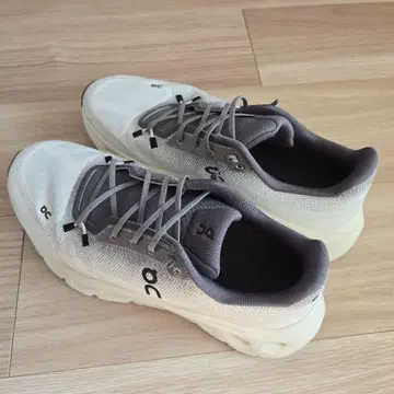 on 러닝화 화이트/그레이