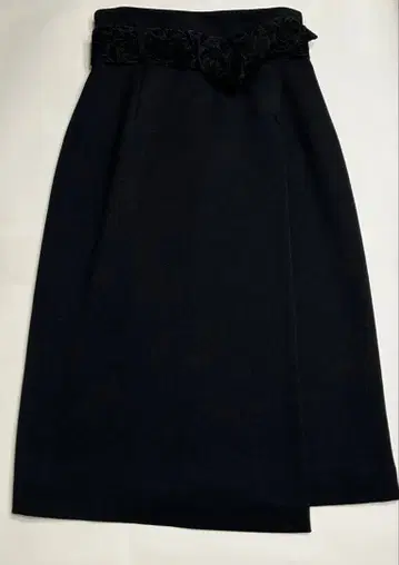 [컨디션 최상] Viaggio Blu 랩스커트 스타일 타이트 스커트