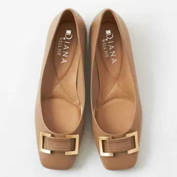 DIANA 금장 장식 모티브 베이지 플랫슈즈 펌프스 24cm