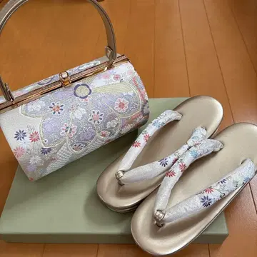 성인식 꽃무늬 자수 기모노 가방과 조리 세트