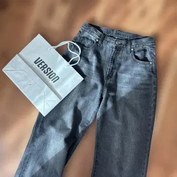 VERSION OF YOU 다크 그레이 스트레이트 데님