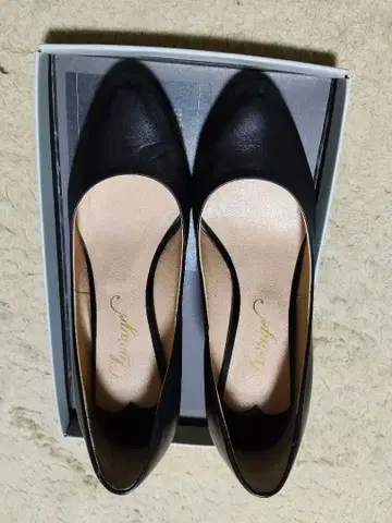 블랙 스틸레토 하이힐