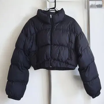 블랙 크롭 다운 자켓