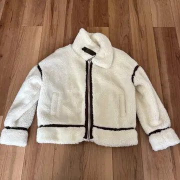 [ 사용 횟수 적음 ] Lovetoxic 보아 자켓 M 사이즈