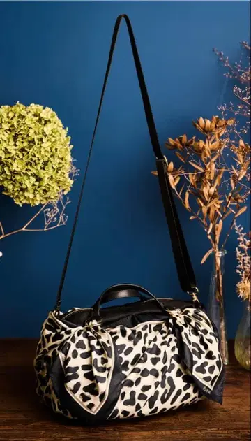 JENNE 스카프 부착 숄더백 완판템