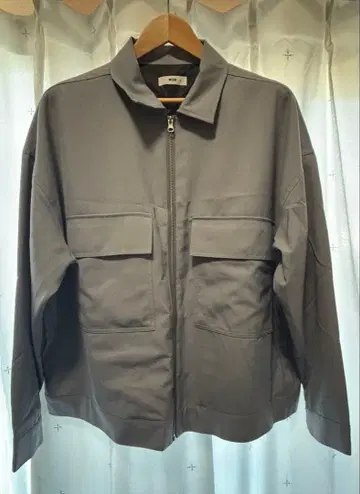 그레이 지퍼 달린 캐주얼 자켓