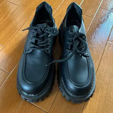 블랙 가죽 레이스업 슈즈 로퍼