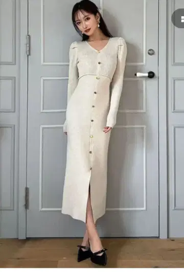 골드 버튼 타이트 니트 원피스 RESEXXY