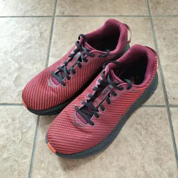 HOKA ONE ONE 린콘2 28cm 러닝화 레드