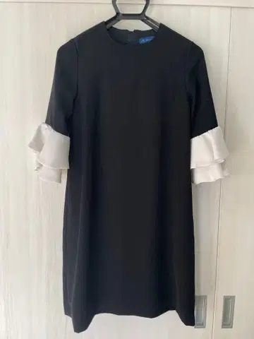 M Maglie le cassetto 프릴 슬리브 드레스