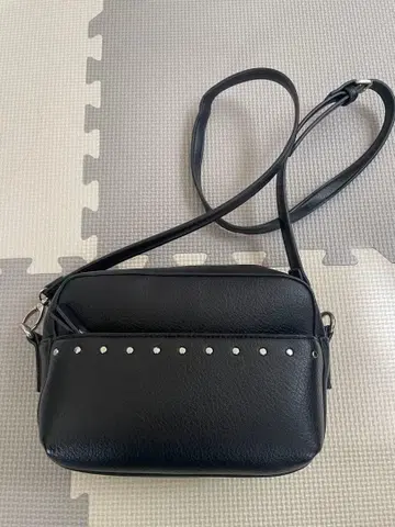 PLST 플라스테 스터드 숄더백 블랙