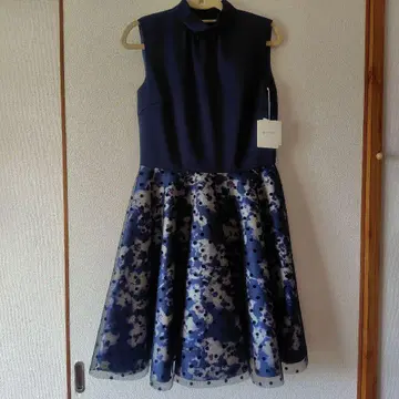 MAITRESSE 네이비 플라워 프린트 반팔 원피스 38