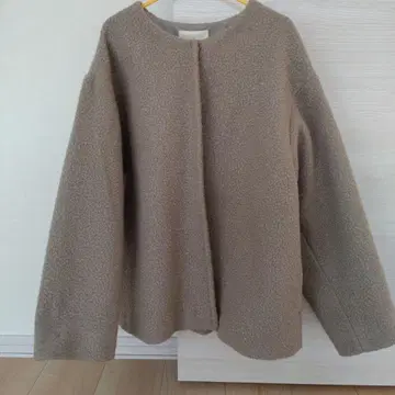 studio CLIP 노카라 컬 보아 자켓 베이지