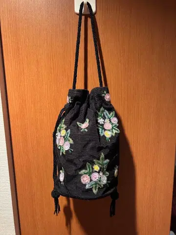 새상품 스팽글 디자인 복조리형 핸드백 블랙