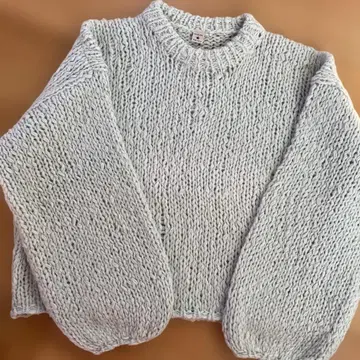 야데비슈카 라이트 블루 니트 스웨터