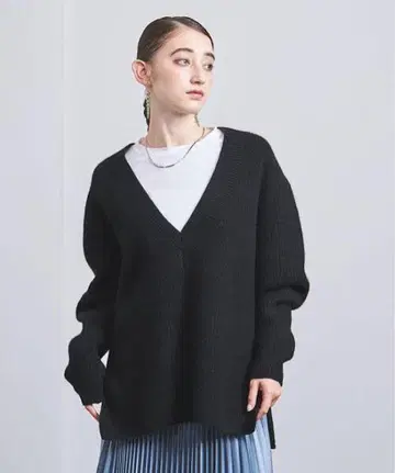 유나이티드 애로우즈 아제 딥 V넥 니트 스웨터 블랙