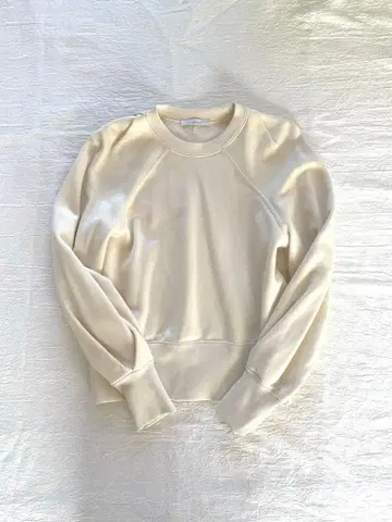 PHEENY 래글런 슬리브 맨투맨 크림