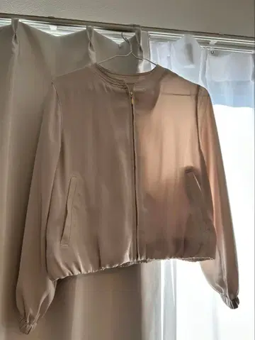 베이지 집업 자켓 Vis