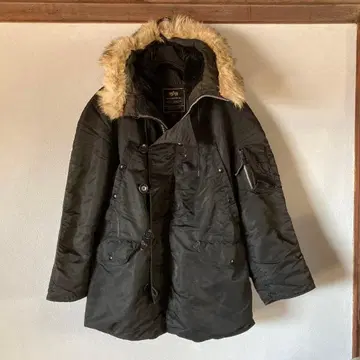 퍼가 달린 후드의 밀리터리 자켓