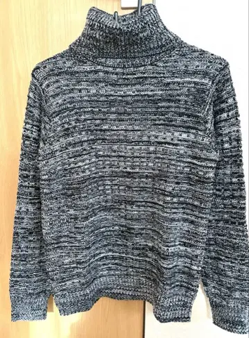 semanticdesign 터틀넥 니트 그레이 계열 스트라이프