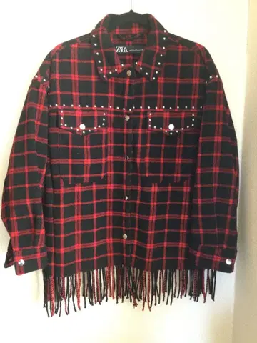 ZARA 체크 무늬 스터드 자켓. 웨스턴 스타일로 멋지다!