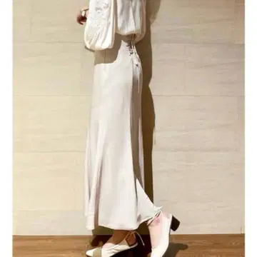 코코딜 뒷면 레이스업 하이웨스트 스커트