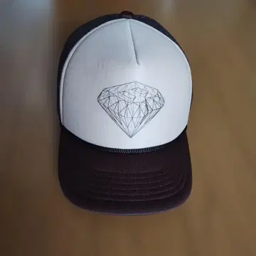 다이아몬드 디자인 트래커 캡