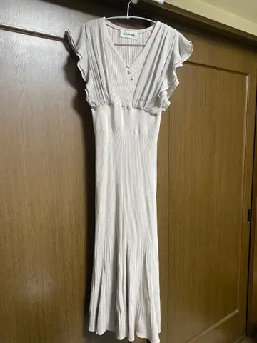 LILY BROWN 프릴 소매 니트 롱 원피스 핑크 베이지