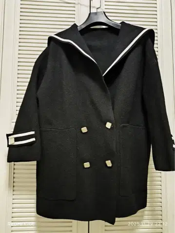 세일러 카라 블랙 롱 코트