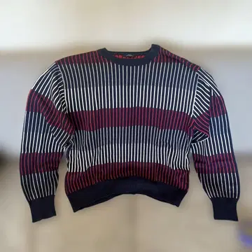 스트라이프 디자인 니트 스웨터