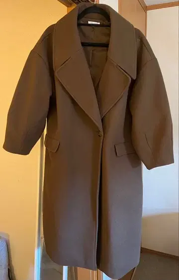 브라운 체스터 코트 벌룬 슬리브