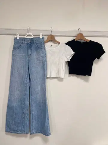 미니멀리스트 유니클로 묶음 판매 라이트 블루 플레어 데님 팬츠 크롭 T