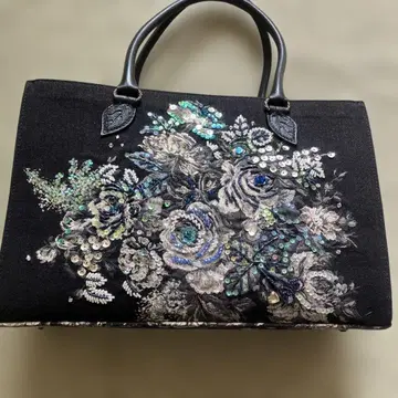 싱크비 블랙 꽃 자카드 비쥬 스팽글 비즈 핸드백