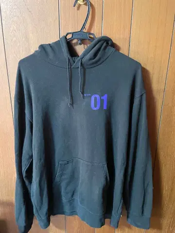 Radio Eva 후드티 블랙