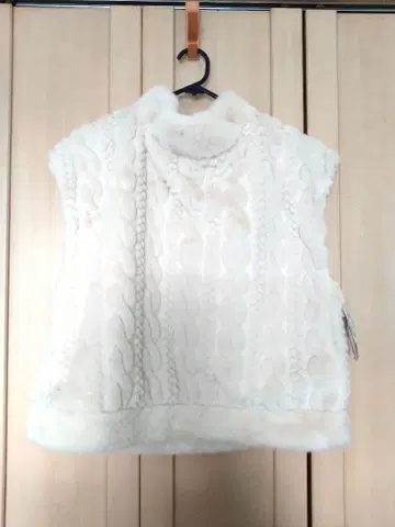 MORE 하이넥 케이블 퍼 베스트