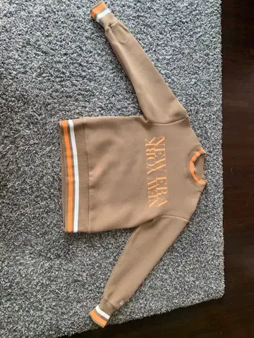 NEW ERA 베이지 맨투맨 트레이닝복