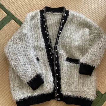 stella 그레이와 블랙의 펄 장식 가디건