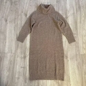 UNIQLO 브라운 베이지 터틀넥 니트 원피스 M
