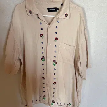 베이지 꽃무늬 자수 반팔 셔츠 XLARGE