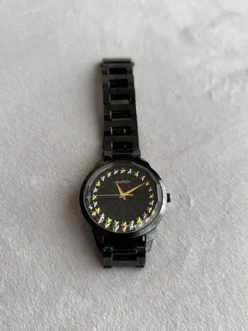 WIRED 블랙 손목시계 별 모양 인덱스