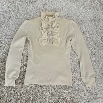 오스틴 리드 프릴 비쥬 포함 베이지 니트 스웨터