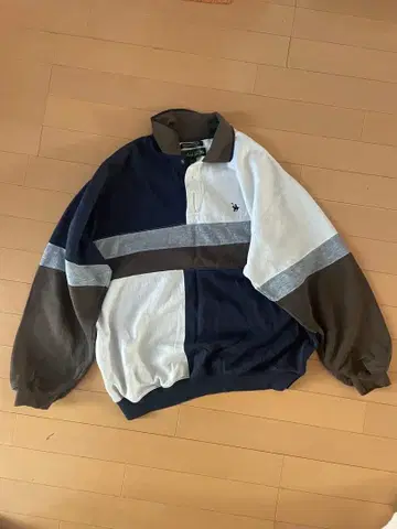 Knights of Round Table 스웨트 셔츠 인도네시아산