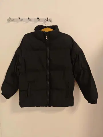 블랙 다운 자켓 지퍼 포함