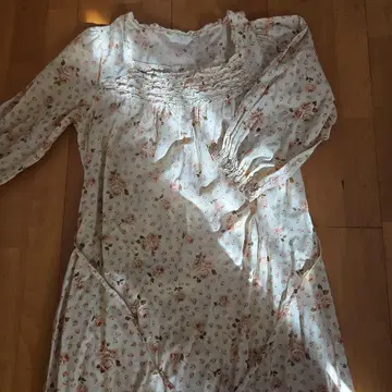 꽃무늬 원피스 화이트 계열