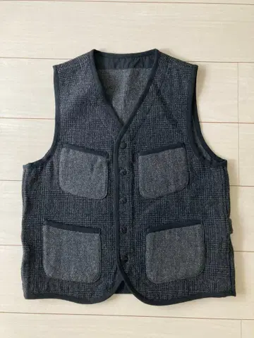 BEAMS 그레이 베스트 MEDIUM