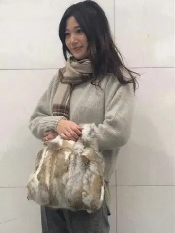 새상품급 그린 라벨 KFC 헤어리 아제 래글런 니트 울 포근한 니트