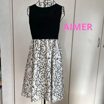 슬리브리스 무릎 기장 원피스 블랙 화이트