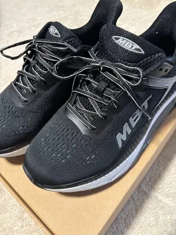 MBT 블랙 스니커즈