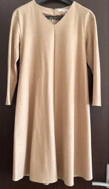 UNTITLED 베이지 V넥 원피스