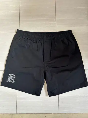 GRIND LODGE 블랙 숏팬츠 36